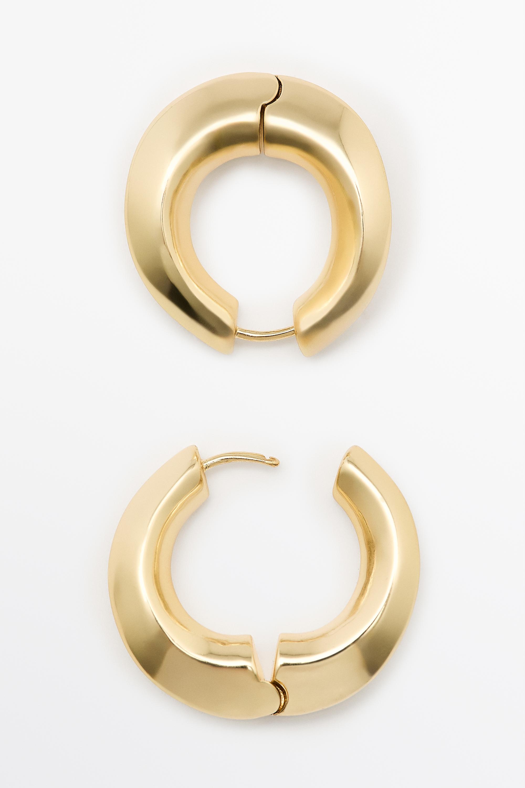 Voluminous hoop earrings
